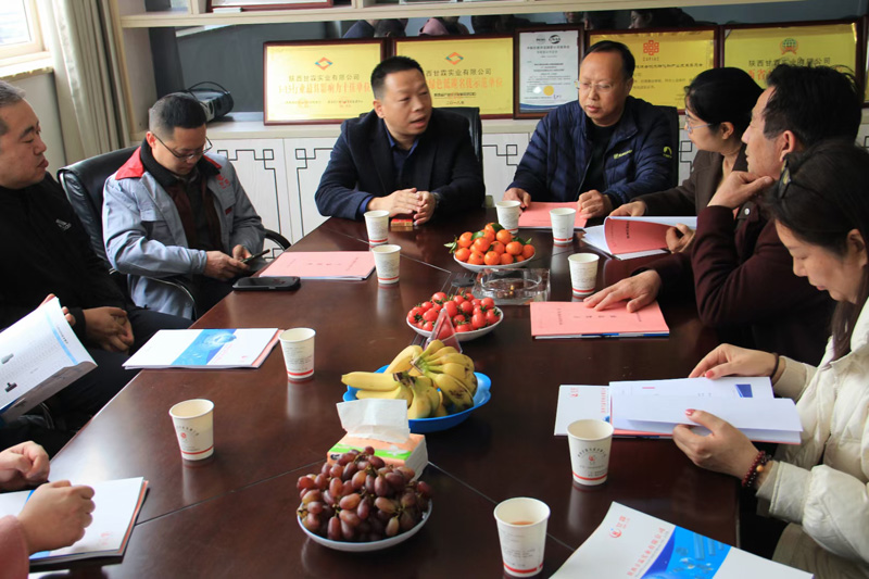三門(mén)峽市陜州區(qū)水利局張局長(zhǎng)，自來(lái)水公司趙總經(jīng)理等人蒞臨陜西甘霖實(shí)業(yè)公司考察指導(dǎo)工作