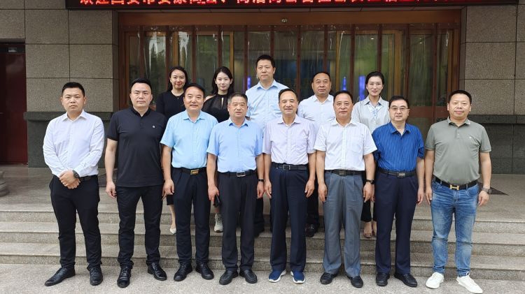 周德林一行拜訪西安市商洛商會(huì)和盤龍藥業(yè)集團(tuán)主要領(lǐng)導(dǎo)